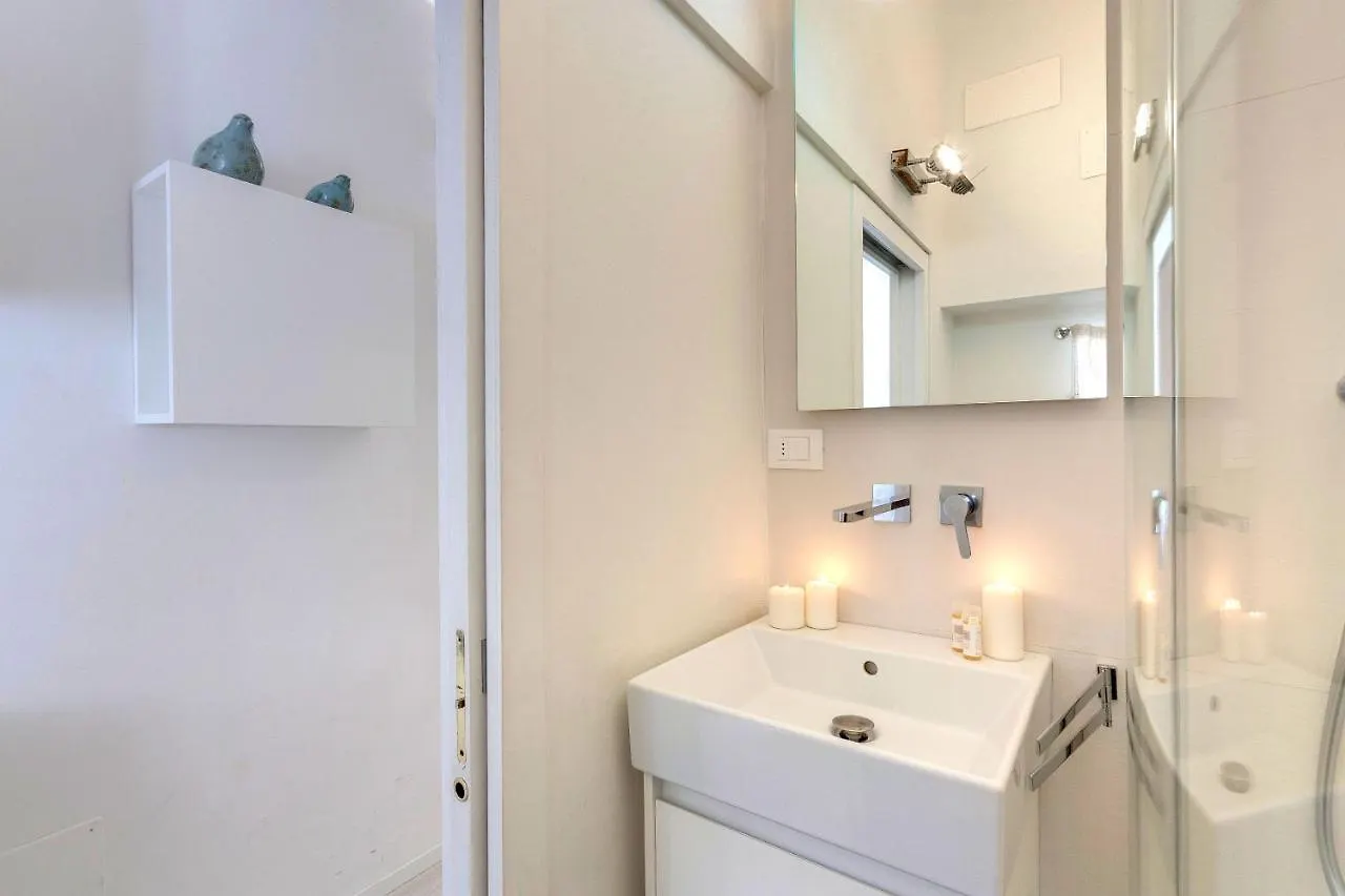 Velluti Apartment By Mamo Florence Italy