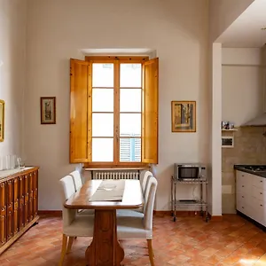 Lovely One Bedroom Nearby Ponte Vecchio Apartment