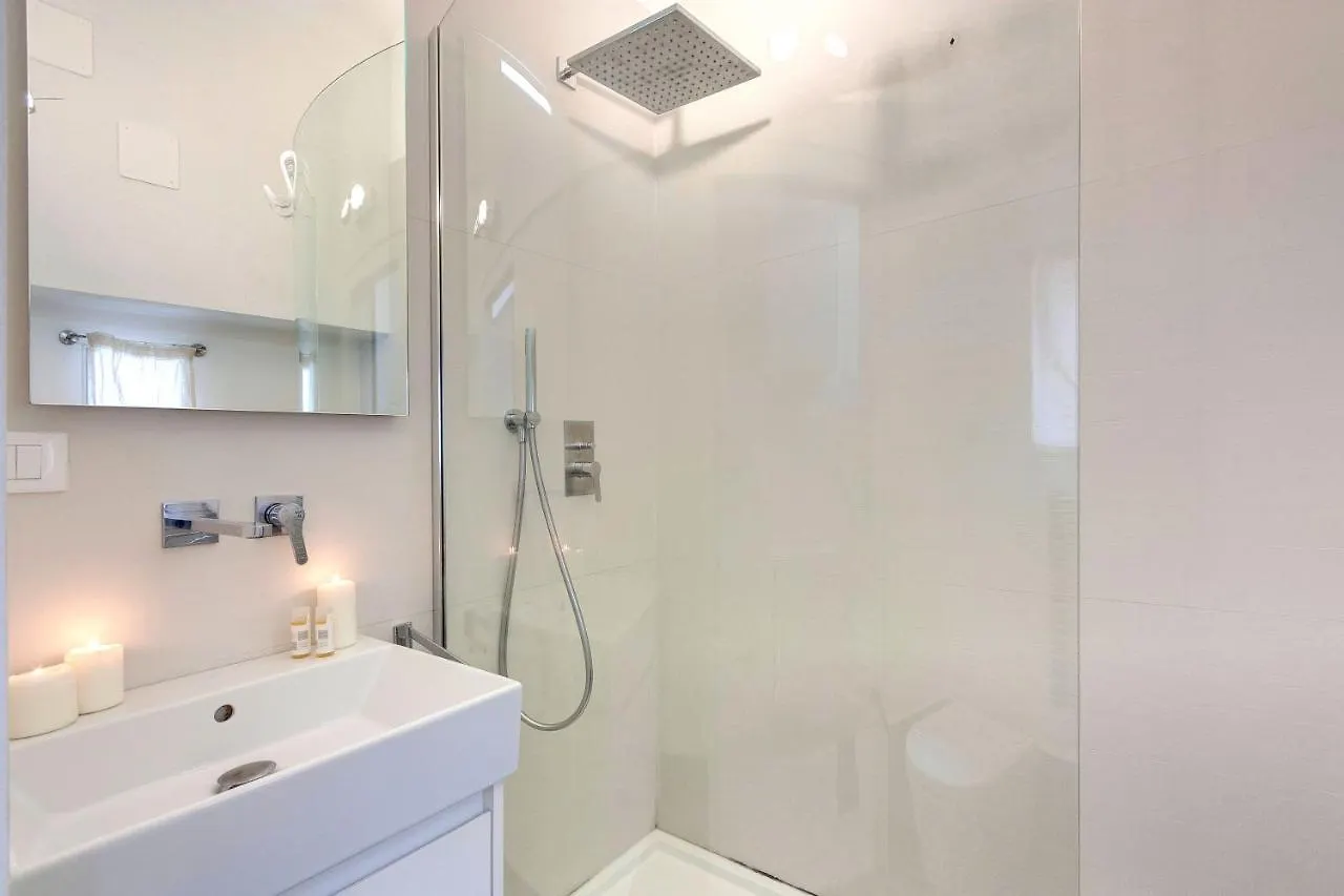 Velluti Apartment By Mamo Florenz